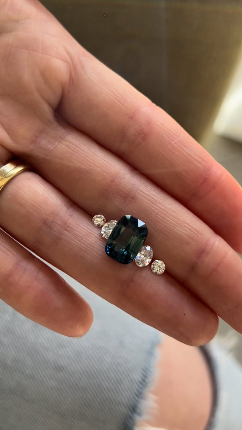 Natural Teal Sapphire with 4 diamonds